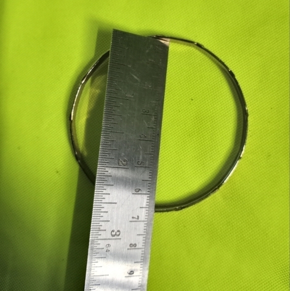 Goldtone textured Bangle bracelet - Picture 5 of 5